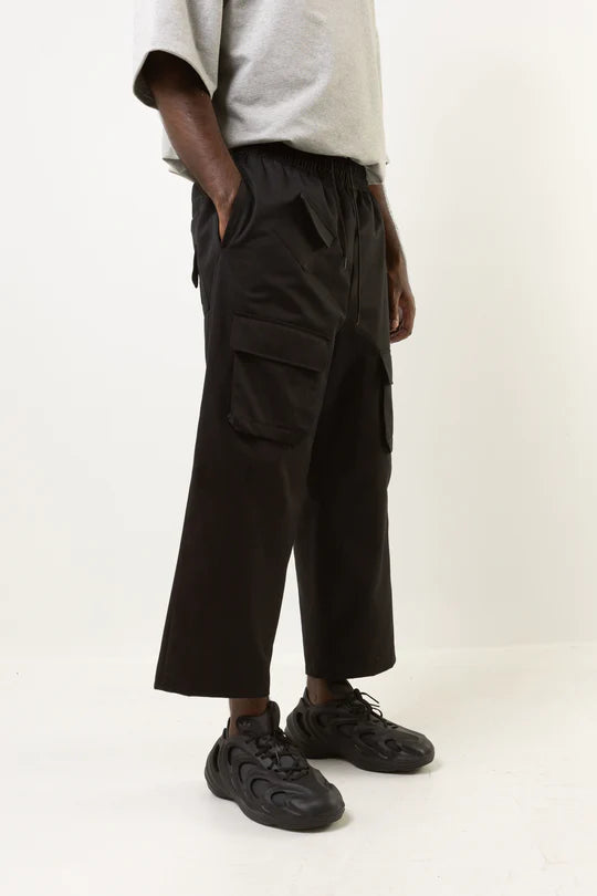 MERCY HOUSE Dionysus cropped cargo en noir