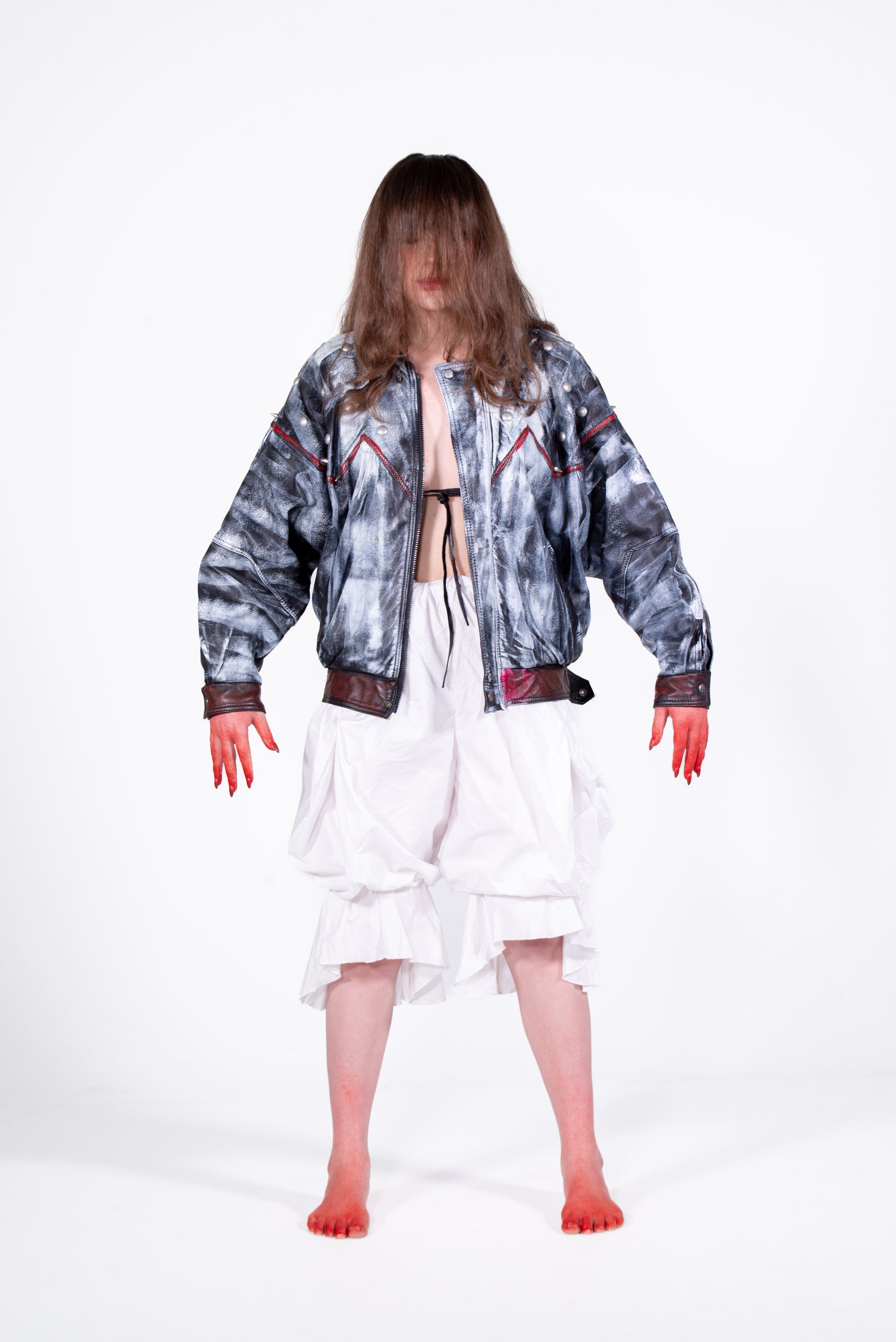 RED RAVEN Veste en cuir blanche et noire et graffiti jaune