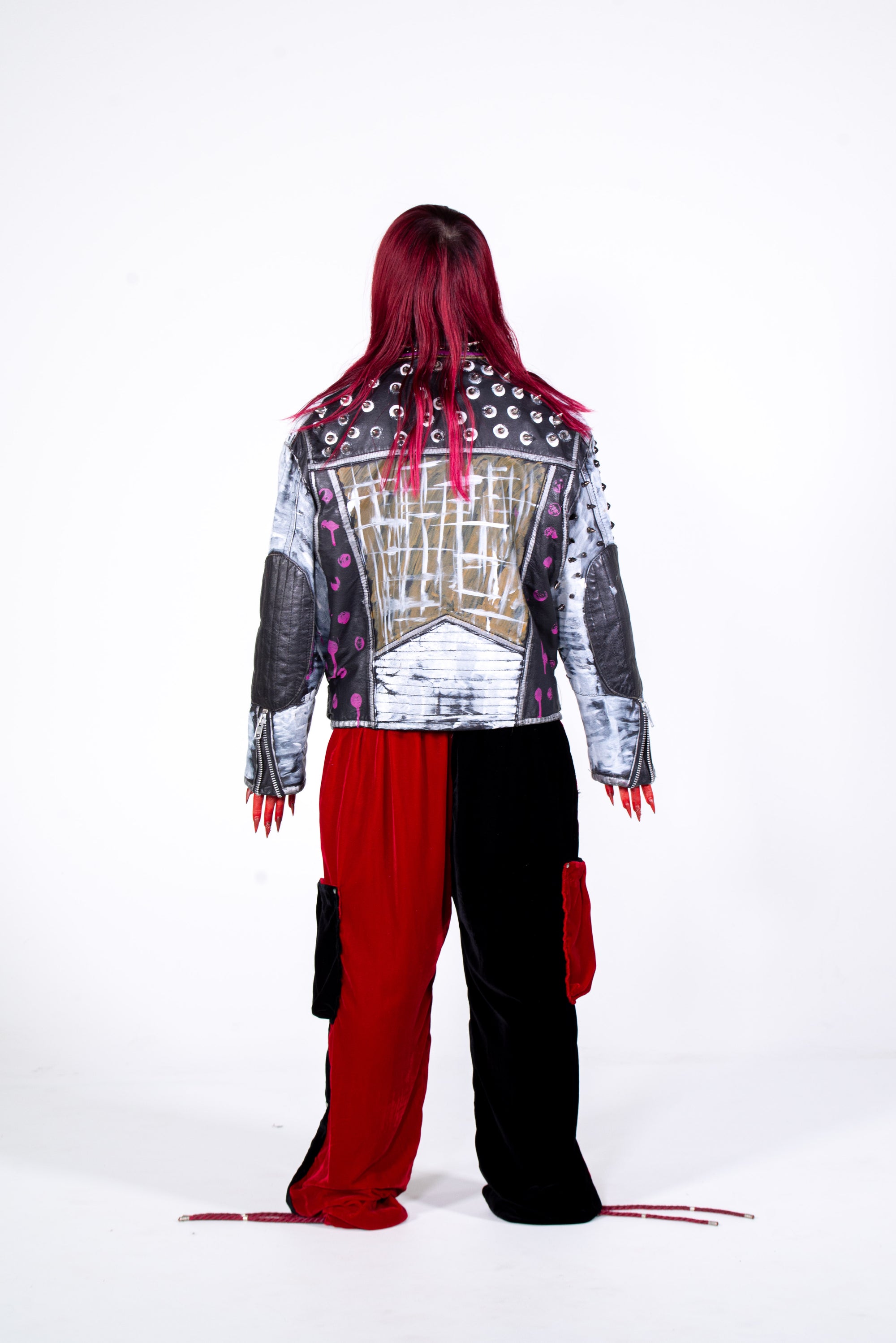 RED RAVEN Veste en cuir blanche et noire à clous