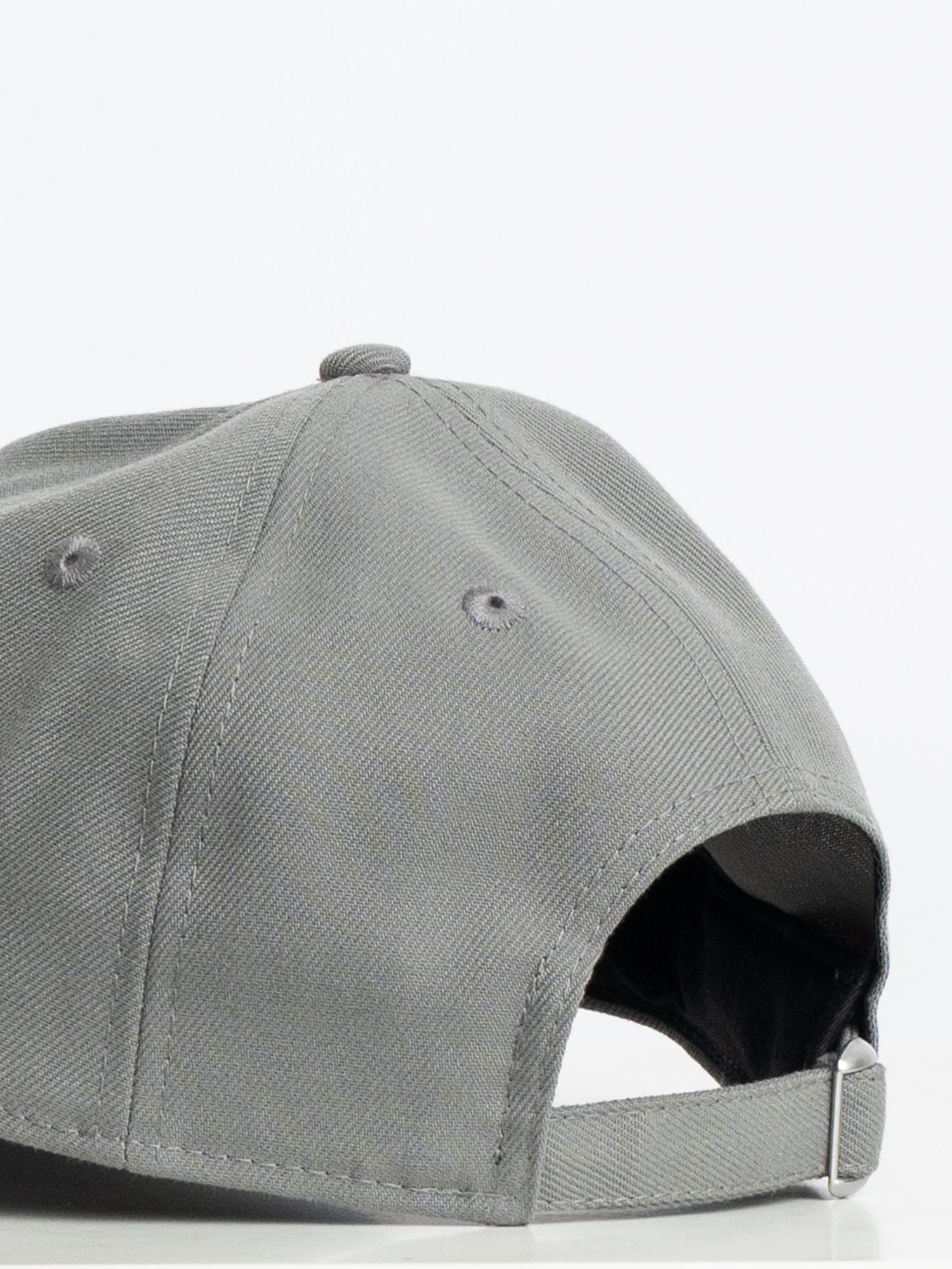 GANK Casquette en gris brodé blanc