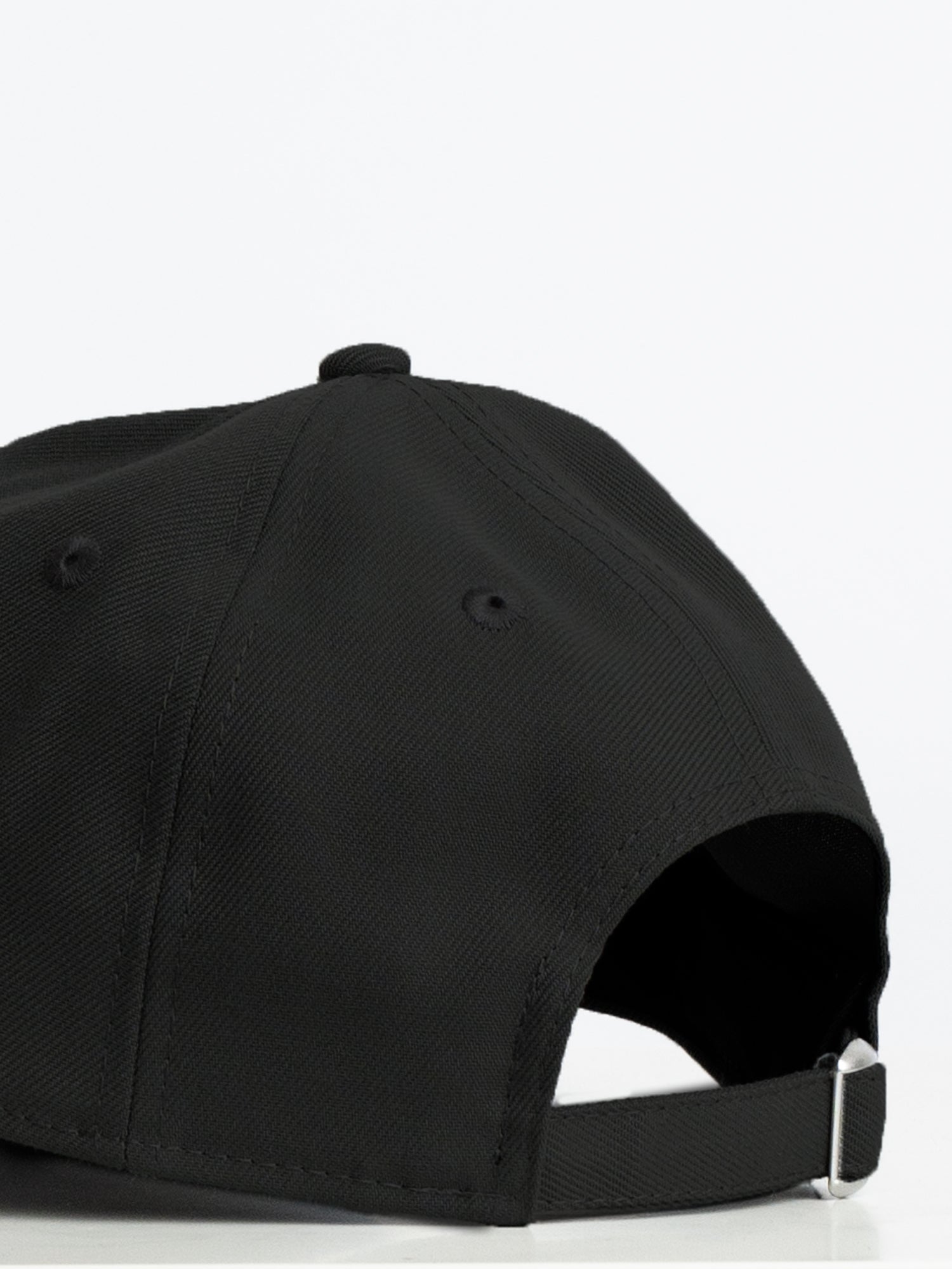 GANK Casquette en noir brodé blanc