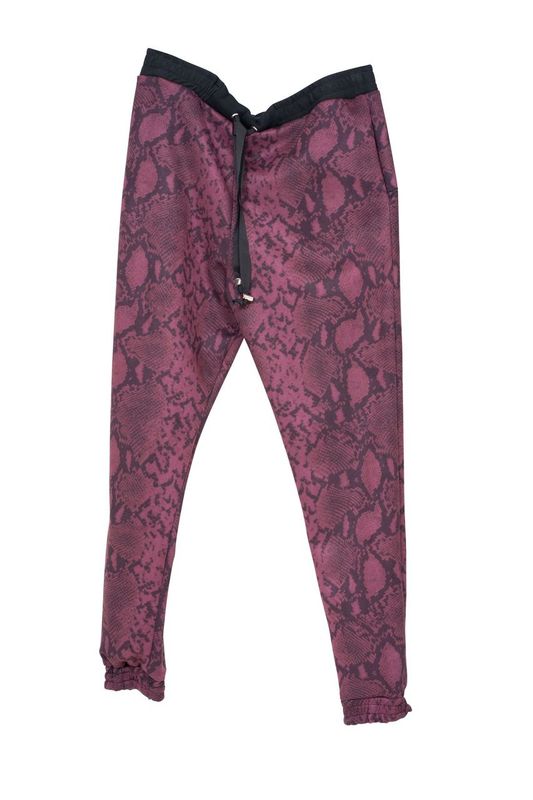 OSCAR MENDOZA Jogging rouge en imprimé crocodile