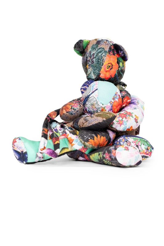 OSCAR MENDOZA Sac ourson à motifs multicolores