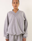 MERCY HOUSE elevate v-neck sweatshirt gris