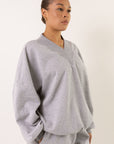 MERCY HOUSE elevate v-neck sweatshirt gris