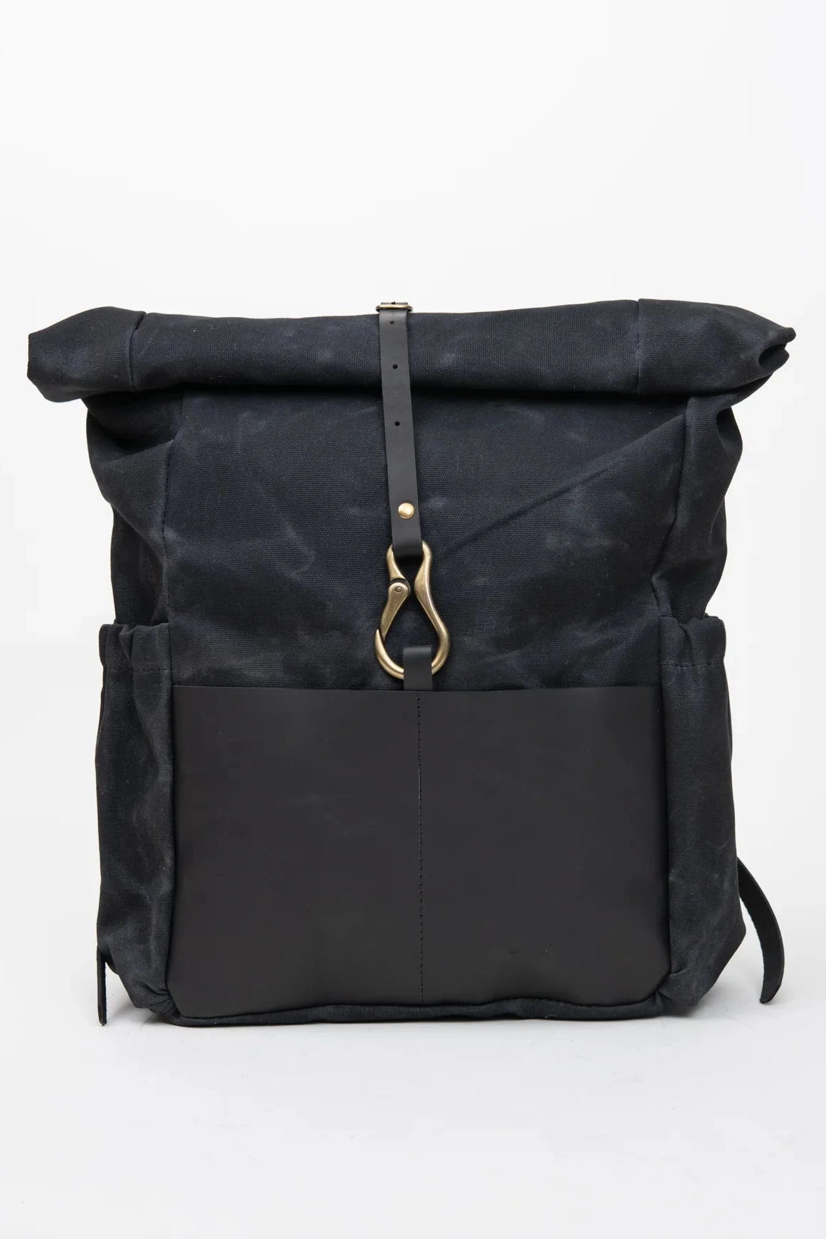 VEINAGE Black leather bag from De Lorimier